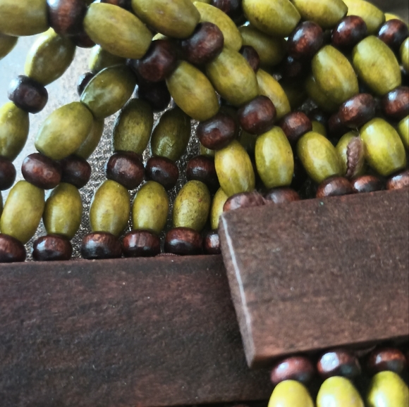 🔴 Wooden Bead Tribal Earrings & Bracelet Set - Picture 3 of 4